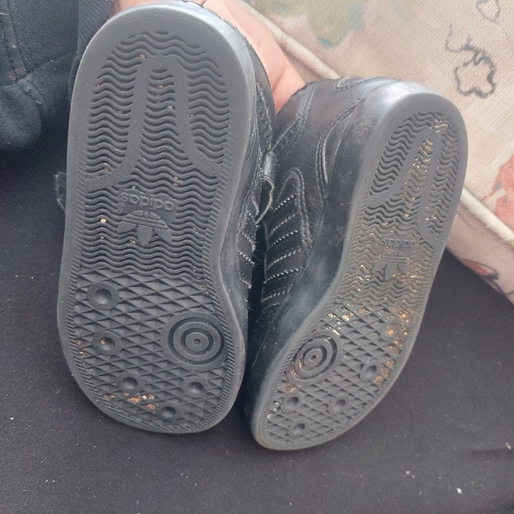 Adidas kids shoes - Picture 3 of 4